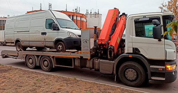 Перевозка фургона на платформе