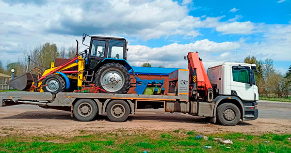 Перевозка трактора МТЗ с навесным оборудованием на платформе